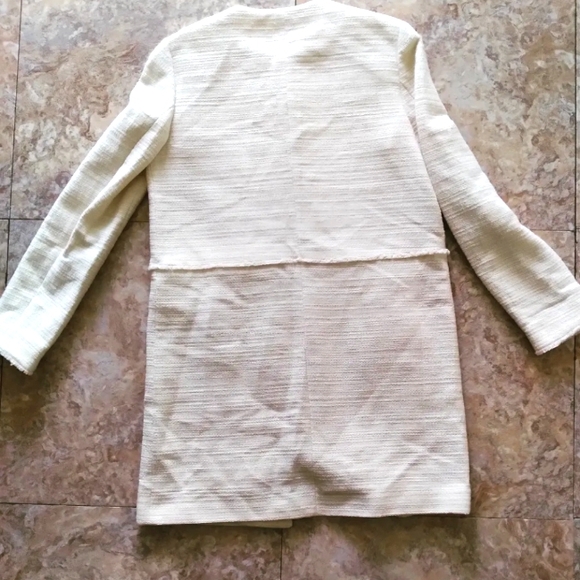 Zara Woman Frayed Edge Zip Front Ivory Tweed coat, size Small - Picture 4 of 10